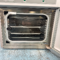 VWR Incubator image 3